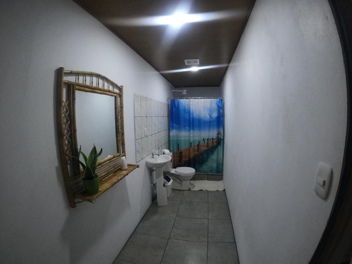 Tree House Samanea Lodge 利蒙港 外观 照片