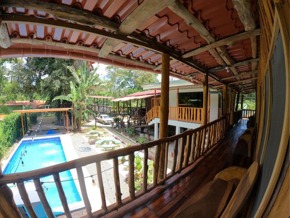 Tree House Samanea Lodge 利蒙港 外观 照片