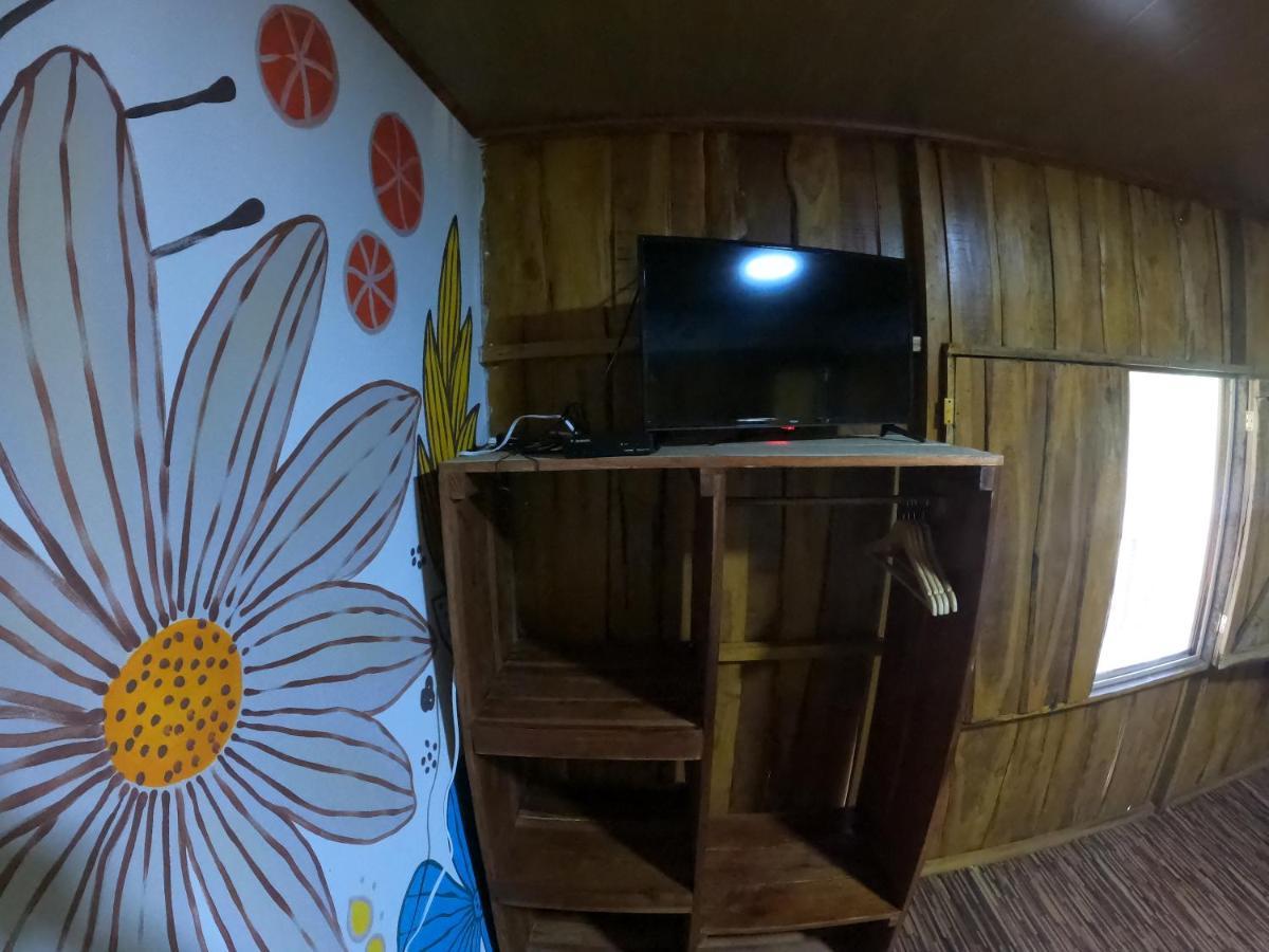 Tree House Samanea Lodge 利蒙港 外观 照片