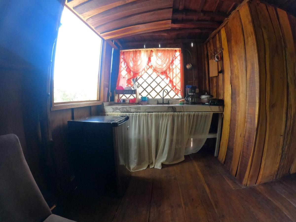 Tree House Samanea Lodge 利蒙港 外观 照片